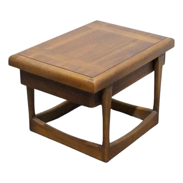 Altavista Lane Walnut MCM Mid Century Modern 22" Accent End Table For Sale
