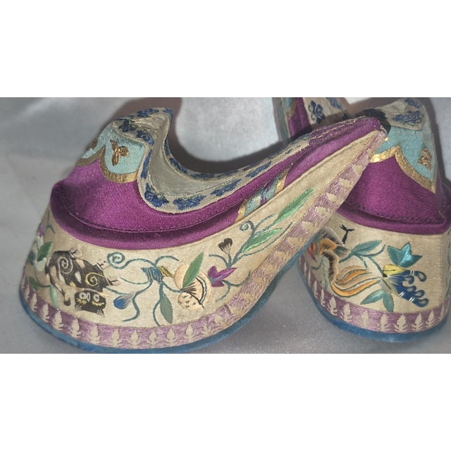 Chinese Rare 19thC Chinese Manchu Flowerpot Shoes Embroidered Silk Purple Satin For Sale - Image 3 of 8