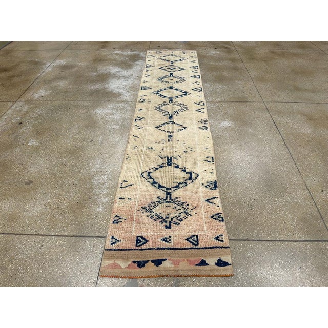 Galerie Shabab Collection Mid-20th Century Turkish Anatolian Runner For Sale - Image 4 of 10