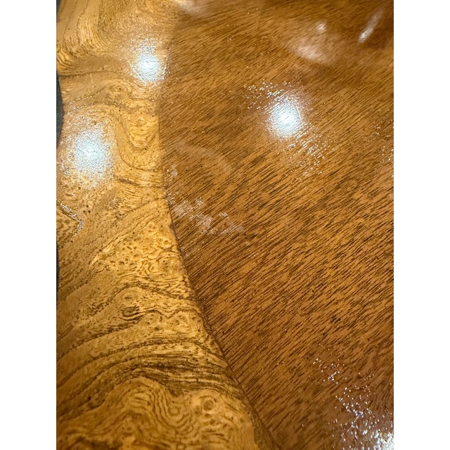 Traditional Vintage Columbia Manufacturing Co. Figured Wood Pie-Crust Pedestal Side Table For Sale - Image 3 of 7
