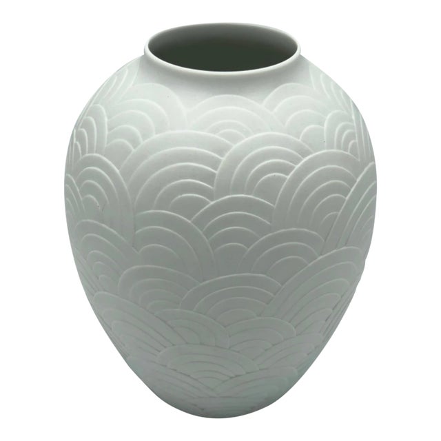 Late 20th Century Art Deco Heinrich Scalloped Porcelain Vase For Sale