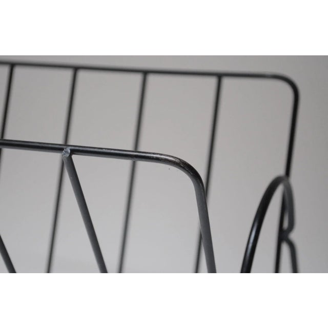 Mid-Century American Modern Black Metal Wire Magazine Rack For Sale - Image 9 of 12
