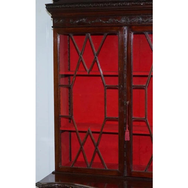 George III Thomas Chippendale Hardwood Bookcase on Serpentine Chest Drawers For Sale - Image 6 of 18