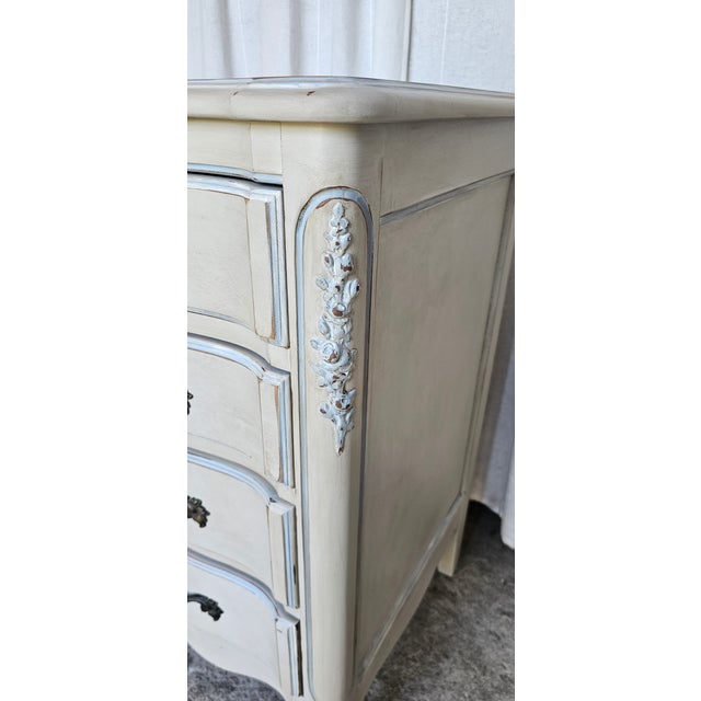 Light Gray Vintage Small Chest of Drawers, Circa 1950s, Mahogany Tanglewood Chest For Sale - Image 8 of 14