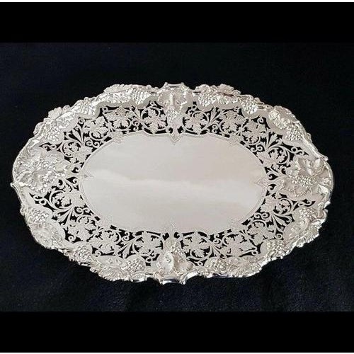 A substantial george vi sterling silver table centre, fruit or cake stand / compotier, hallmarked sheffield 1940 and made...