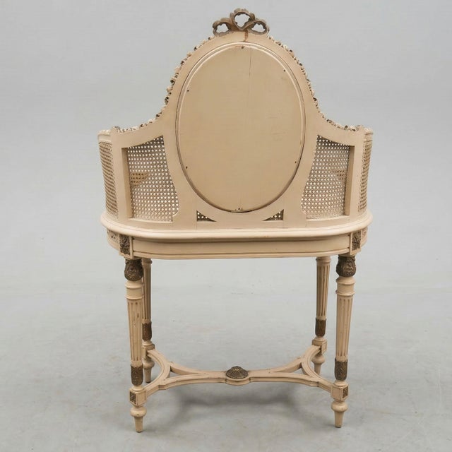 A treasure of exquisite delicacy, this dressing table in cream lacquered wood with gold highlights is a celebration of...