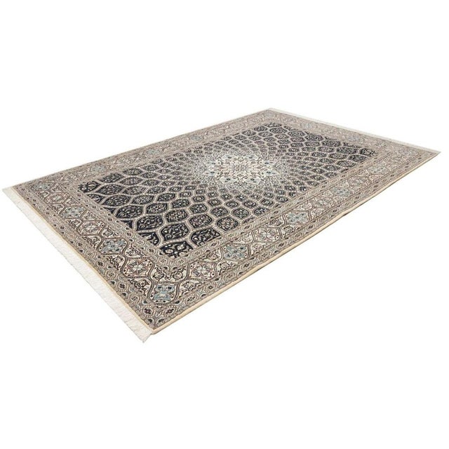 Middle Eastern Rug in Virgin Wool For Sale - Image 11 of 11