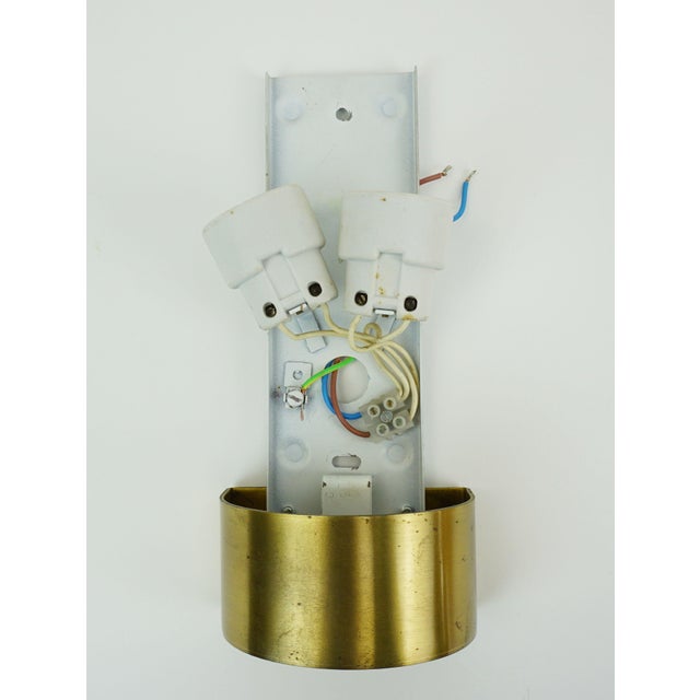 Mid-Century Modern Hollywood Regency Style Wall Sconce with Shell-Shaped Lustrous Glass Shade, 1960s For Sale - Image 6 of 15