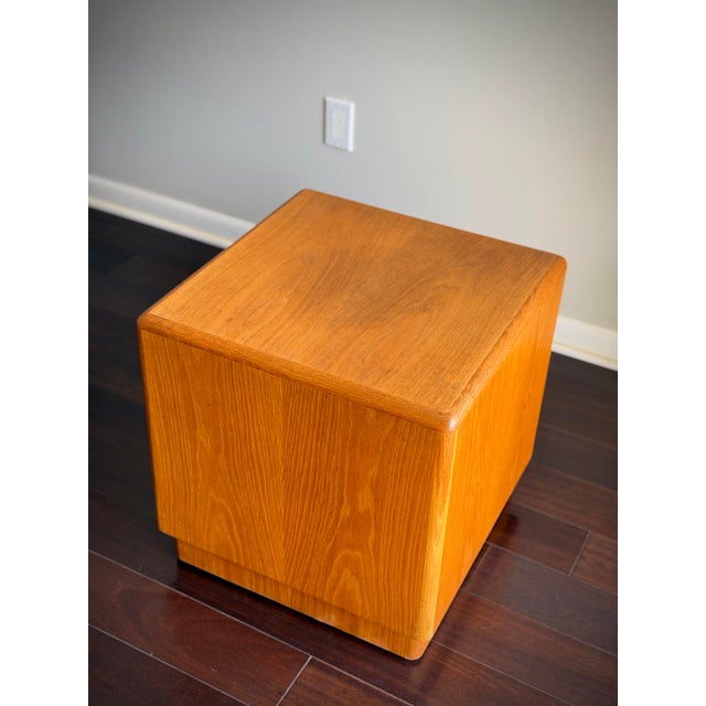 Wood Vintage Waterfall Oak Cube Side Table Pedestal End Table in the Style of Dunbar and Milo Baughman For Sale - Image 7 of 11