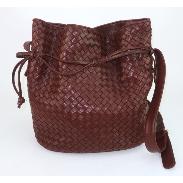 Metal Bottega Veneta Chocolate Brown Intrecciato Leather Bucket Handbag For Sale - Image 7 of 14