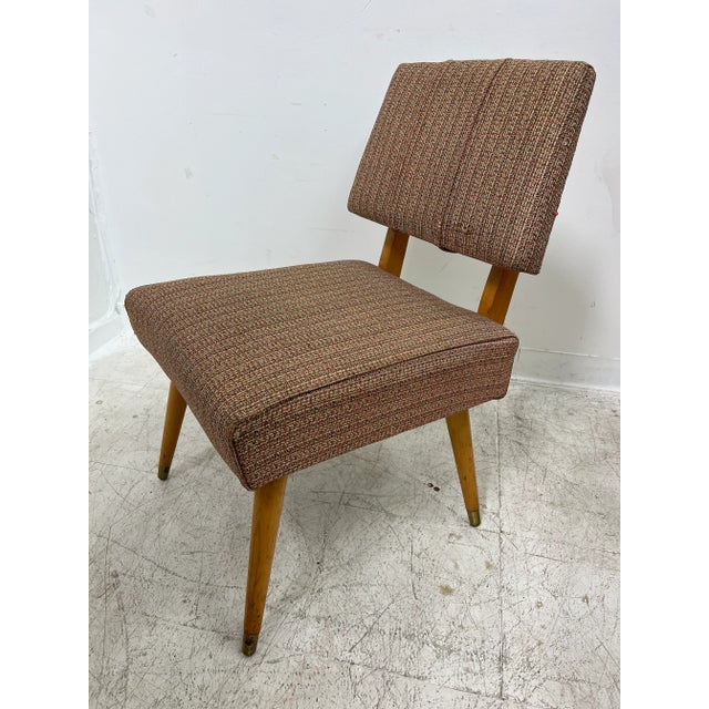 Vintage Mid Century Modern Chair This seems to be original upholstery There are Wood legs with an atomic shape Dimensions....