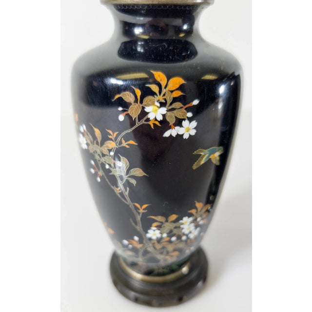 Metal Early 20th Century Pair of Japanese Silver and Gold Wire Cloisonne Vases by Inaba For Sale - Image 7 of 12
