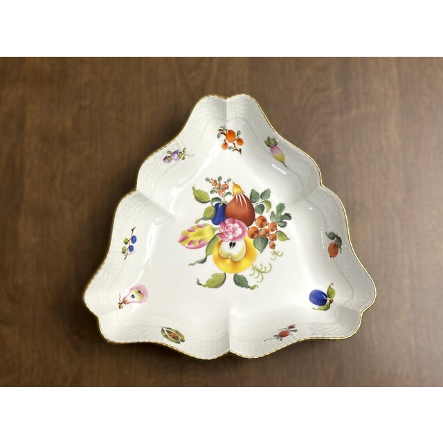 French Country 1970s Herend Fruits & Flowers Triangular Serving Dish | Vintage Hungarian Porcelain | Hand-Painted Basketweave Gilded Bowl For Sale - Image 3 of 9