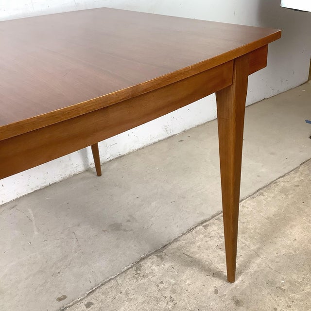 Vintage Mid-Century Modern Walnut Dining Table Attr. Young Manufacturing For Sale In Philadelphia - Image 6 of 12