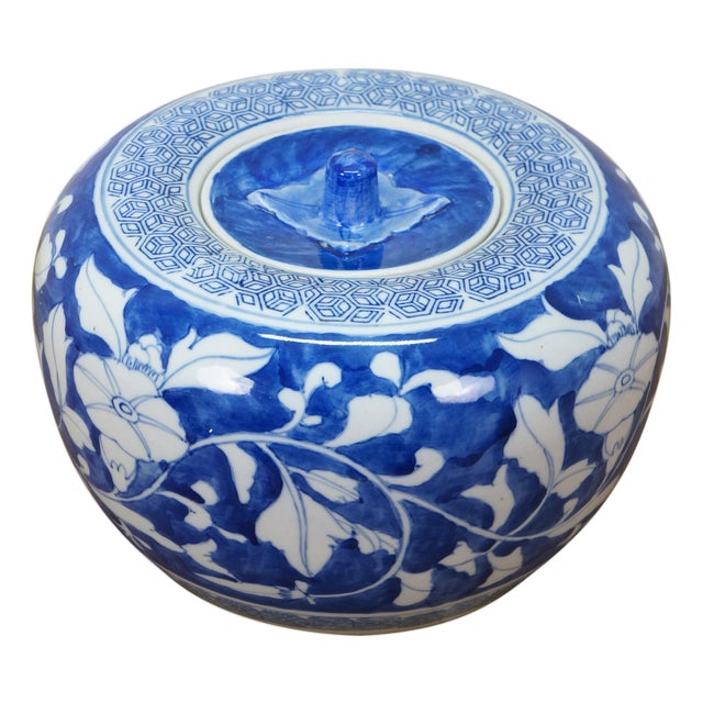 Chinese Chinoiserie Blue & White Porcelain Morning Glory Lidded Jar Urn For Sale