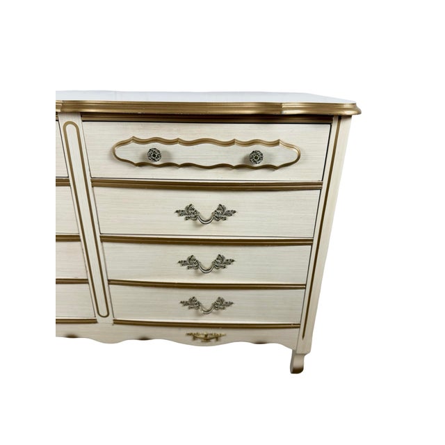 1970s Vintage French Provincial Six-Drawer Dresser in Cream and Gold With Louis XV Details For Sale - Image 5 of 17