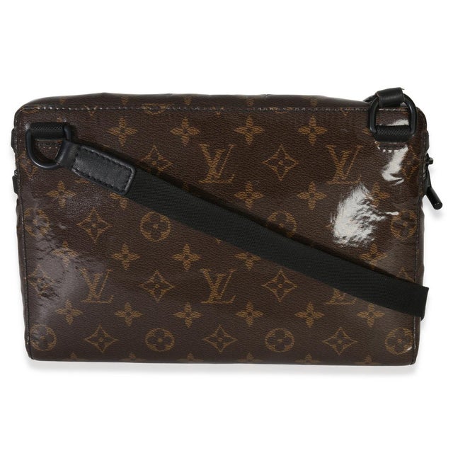 2010s Monogram Glaze Canvas Messenger Bag PM For Sale - Image 5 of 9