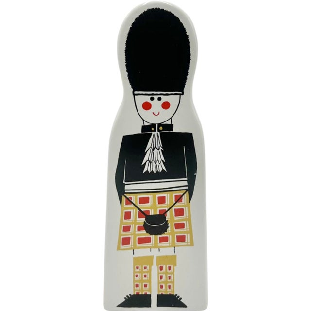 White Vintage Carlton Ware Grenadier Guard Ceramic British Soldier Bank For Sale - Image 8 of 10
