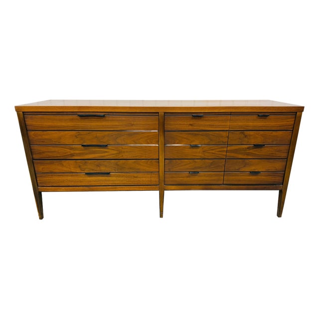 Mid-Century Modern Lane Tuxedo 9-Drawer Walnut Dresser For Sale