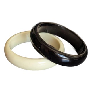 Mid Century Pair of Acrylic Bangles Black & White For Sale