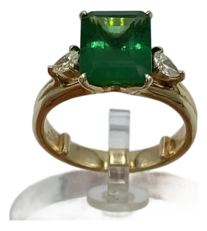 7 Ct Emerald 14 Kt Yellow Gold Ring