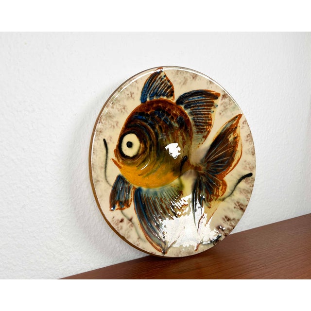 Mid-Century Spanish Studio Pottery Wall Plate with Fish Design from Puigdemont, 1960s For Sale - Image 4 of 16