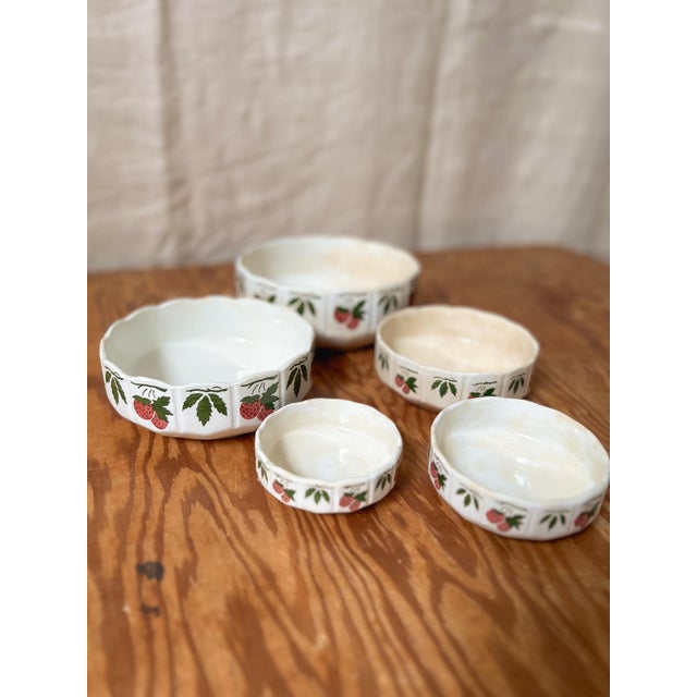 1910s Vintage Strawberry Bowls - Set of 5 For Sale - Image 5 of 6