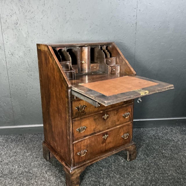 Antique Queen Anne Walnut Bureau, 1710 For Sale - Image 6 of 8