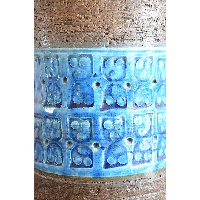 Ceramic vase from the Rimini Blue series by the Italian artist Aldo Londi for Bitossi. 1960s Ceramic with the blue glaze...