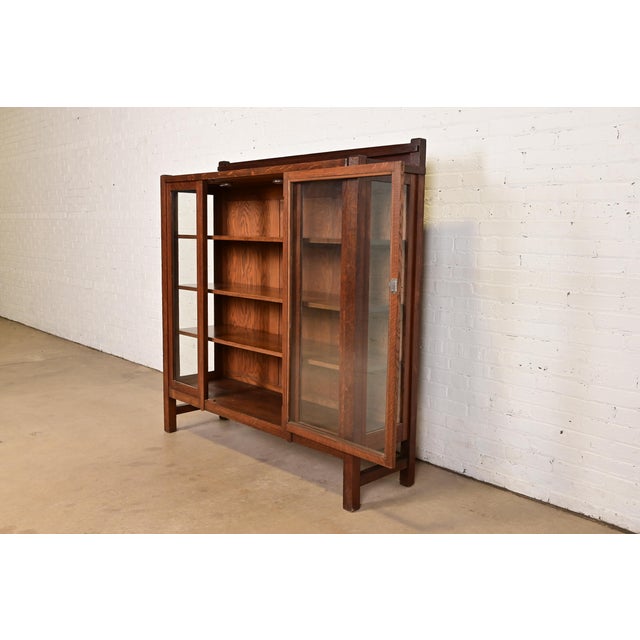 Limbert Style Antique Mission Oak Arts and Crafts Bookcase Cabinet, Circa 1910 For Sale In South Bend - Image 6 of 15