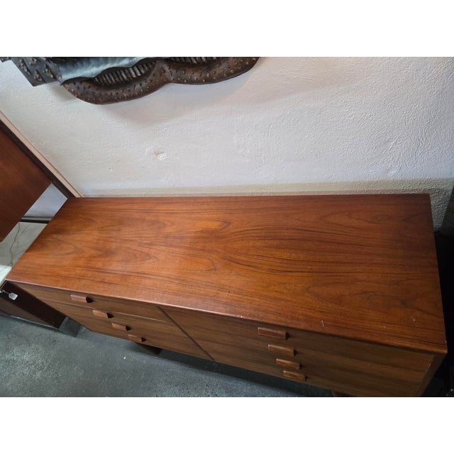 Wood Mid Century Danish 8 Drawer Lowboy Dresser by Børge Mogensen for Søborg Møbelfabrik For Sale - Image 7 of 10