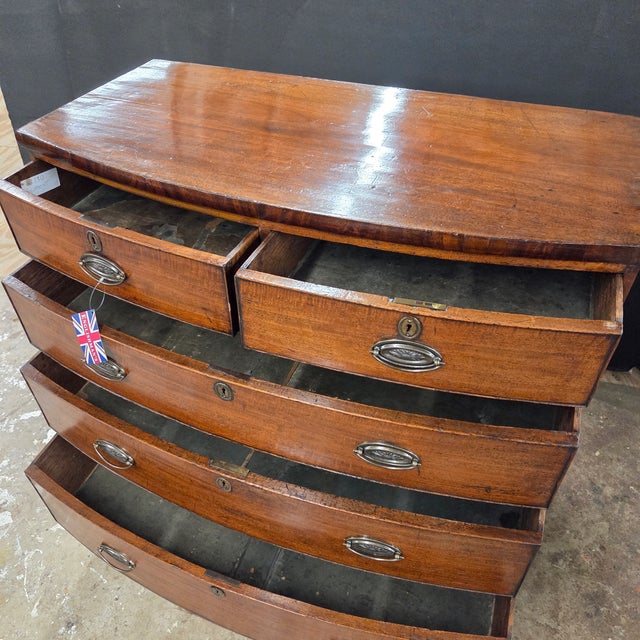 Mid 19th Century Mahogany Regency 2 Over 3 Regency Bowfront Chest on Splay Bracket Feet For Sale - Image 17 of 18