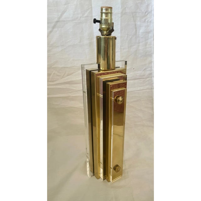 Vintage Art Deco/Hollywood Regency Lucite/Brass Table Lamp For Sale - Image 9 of 9