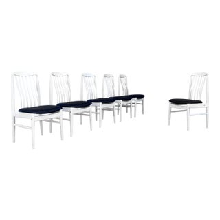 1990s Mid-Century White Slatted Dining Chairs With Black Vinyl Seats - Set of 6 For Sale