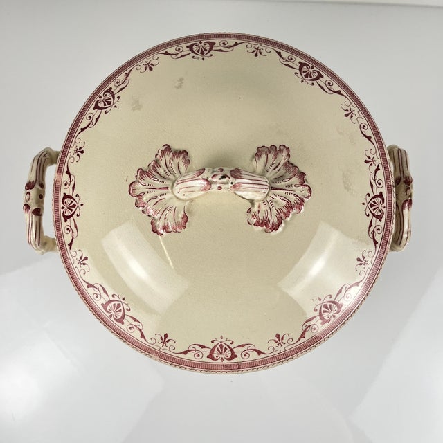 Creil & Montereau Ironstone Tureen, "Admiral" pattern, red, 19th century. Dimensions: 31 x 24 cm Height: 23 cm Good...