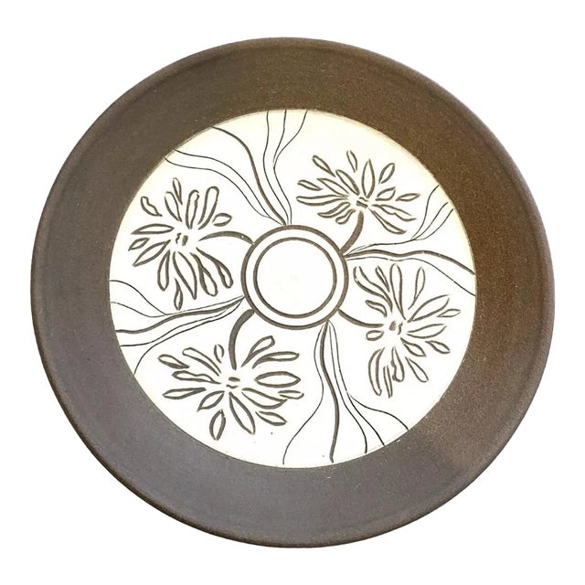 1980s Sgraffito Nan & Jim McKinnell Colorado Post Modern Ceramic Charger For Sale
