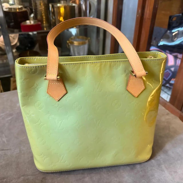 Louis Vuitton 1999 Louis Vuitton Houston Pepper Mint Vernis Houston Tote Bag For Sale - Image 4 of 12