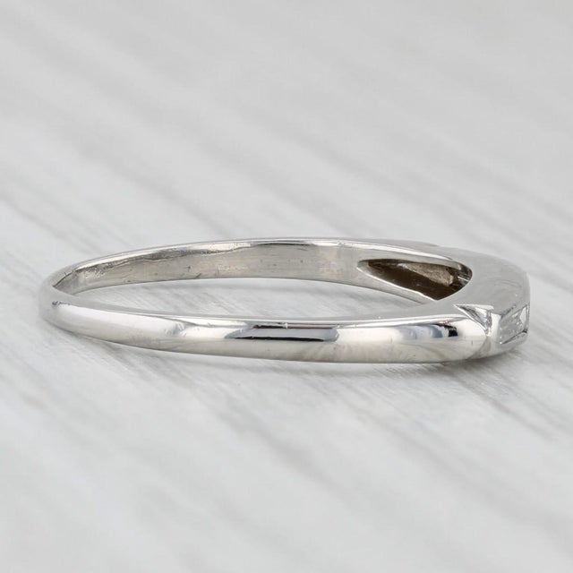 Modern 0.12ctw Diamond Wedding Band Platinum Size 5.75 Stackable Ring For Sale - Image 3 of 9