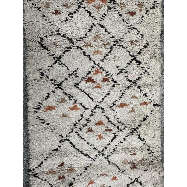 Small Mid-Century Moroccan Tribal Beni Ouarain Rug, 1940s For Sale - Image 13 of 17