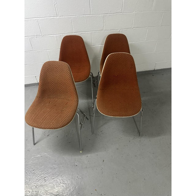 Chairs in Fiberglass by Charles and Ray Eames for Herman Miller, 1980, Set of 4 For Sale - Image 13 of 14