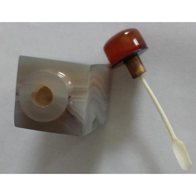 1970s Square Columnar Banded Agate Snuff Bottle For Sale In Chicago - Image 6 of 7