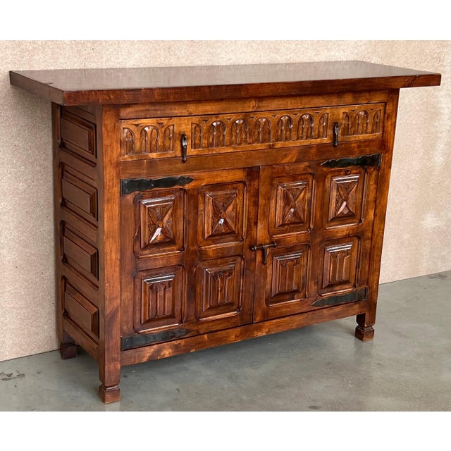 20th Century Spanish Carved Walnut Tuscan Credenza or Buffet with One-Drawer For Sale - Image 18 of 18