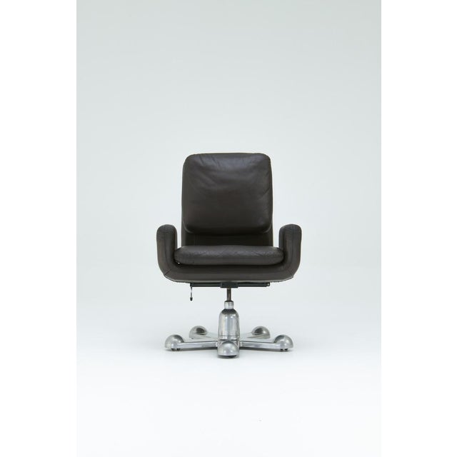 This office desk chair was designed by Perry King and Santiago Miranda for the Italian manufacturer Planula during the...