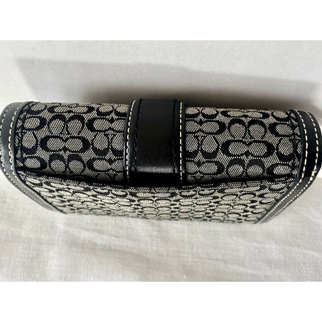 Coach Vintage Soho Signature C Buckle Ladies Wallet Mint Condition. For Sale - Image 11 of 18