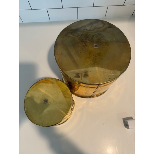 1980s Vintage Brass Planter Set With Embossed Clam Shell Detail For Sale - Image 5 of 11