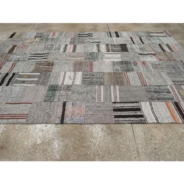 Galerie Shabab Collection Mid-20th Century Turkish Flatweave Kilim Accent Carpet For Sale In New York - Image 6 of 10