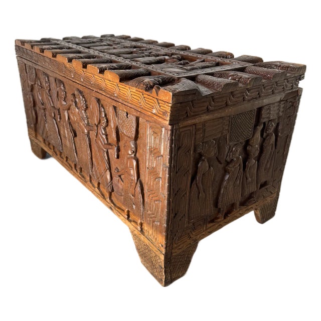 Vintage African Benin (Nigeria) Hand-Carved Wooden Chest Honoring the Oba of Benin For Sale