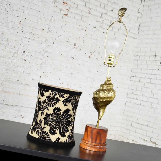 Wood Vintage Cast Brass Conch Shell Table Lamp on Turned Wood Base For Sale - Image 7 of 13