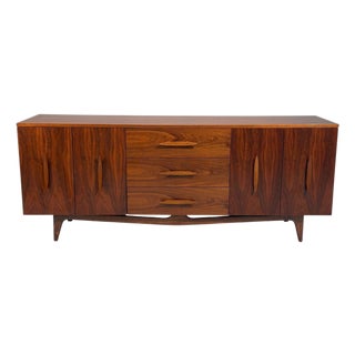 Young Manufacturing, Standard Dreser, Walnut, Usa, 1960s For Sale