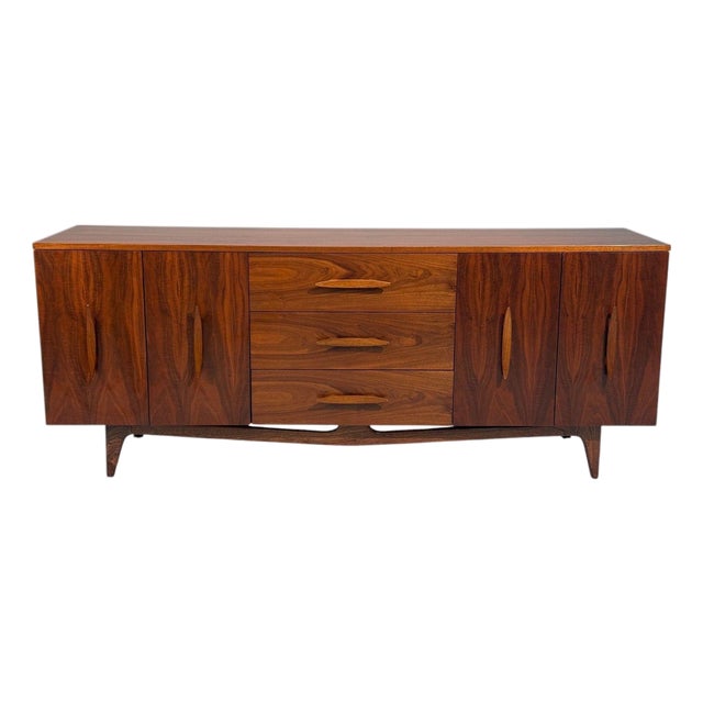 Young Manufacturing, Standard Dreser, Walnut, Usa, 1960s For Sale